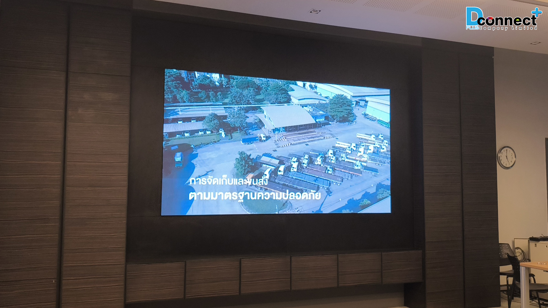 COP27 Debrief “Indoor 55inch Touch-Screen Vertical Kiosk